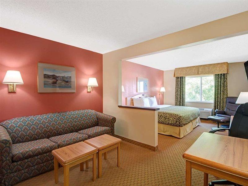 Days Inn & Suites By Wyndham Airport Albuquerque Esterno foto